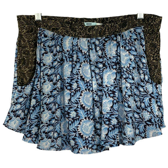 Womens Urban Outfitters Kimchi Blue‎ Floral Size M Shorts Pockets Print NWOT - Picture 1 of 6